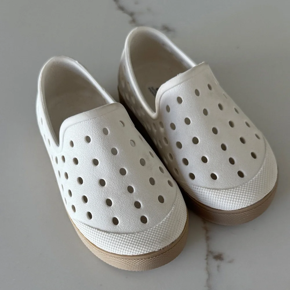 Old Navy baby Cream Slip-On Shoes